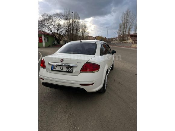 MEMURDAN TEMİZ VE BAKIMLI KULLANILMIŞ AİLE ARABASI 2015 LİNEA