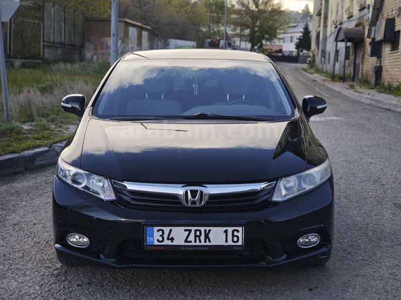 İLK SAHİBİNDEN YETKİLİ SERVİS BAKIMLI DÜŞÜK KM EMSALSİZ CİVİC