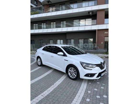 SAHİBİNDEN 2017 ÇIKIŞLI DEGİŞENSIZ BAKIMLI EKSTRA OPSİYONLU MEGANE 4 