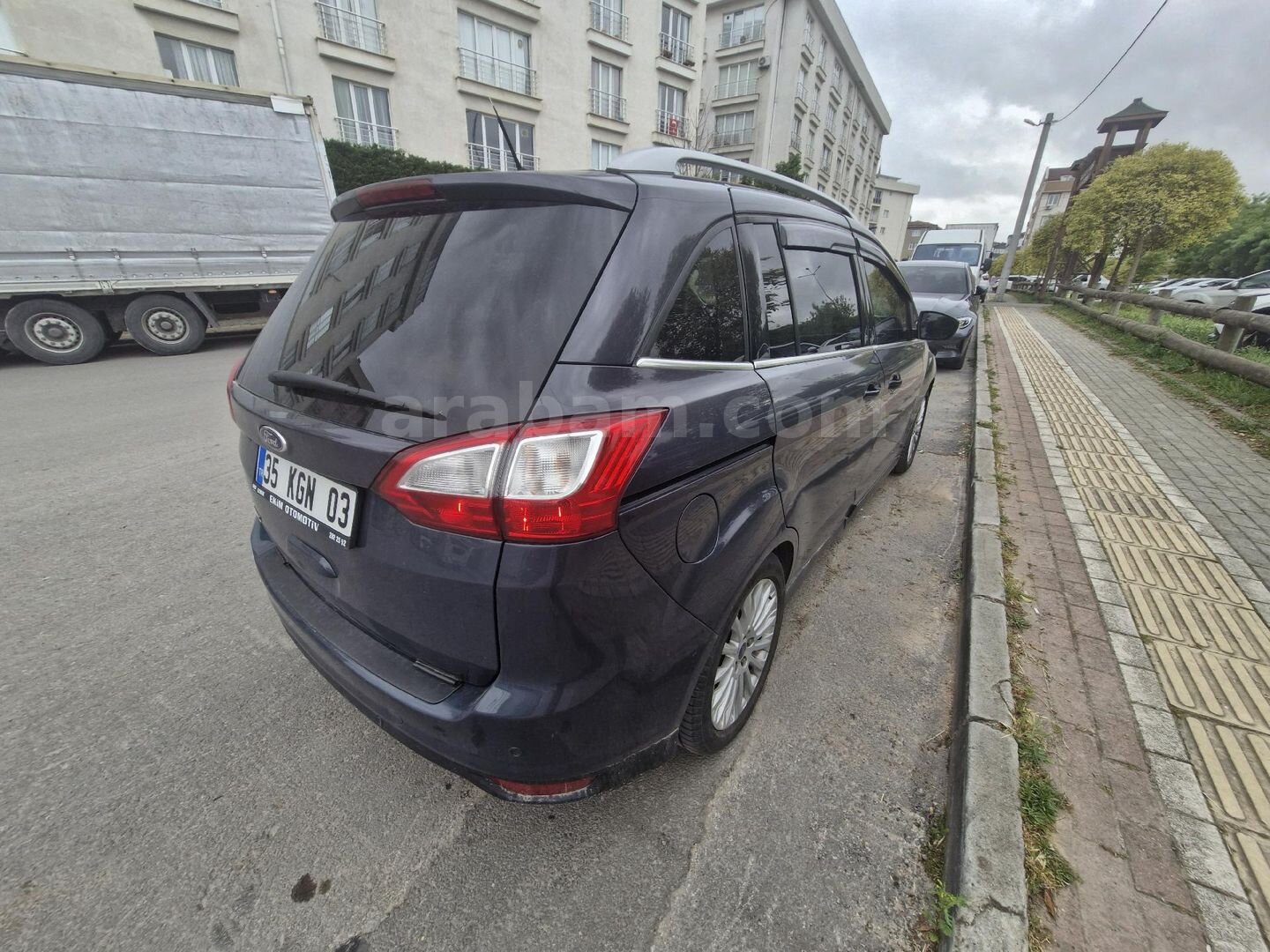 Sahibinden Ford Grand C-Max 1.6 TDCI Titanium 2014 Model Kocaeli 124.000 km Gri (titanyum) 5