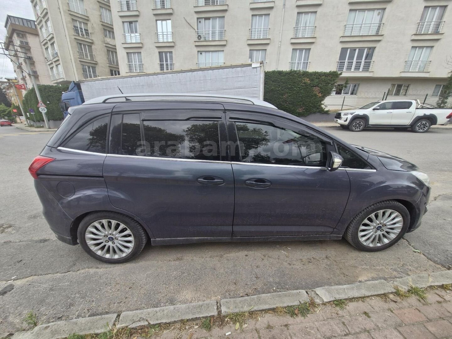 Sahibinden Ford Grand C-Max 1.6 TDCI Titanium 2014 Model Kocaeli 124.000 km Gri (titanyum) 4