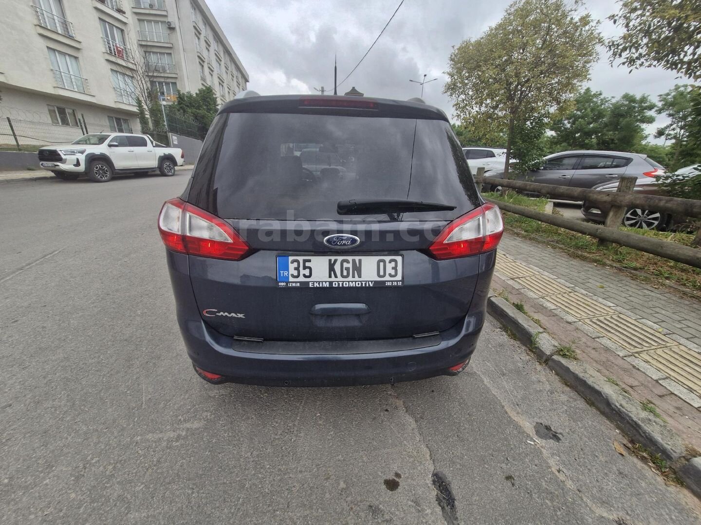 Sahibinden Ford Grand C-Max 1.6 TDCI Titanium 2014 Model Kocaeli 124.000 km Gri (titanyum) 6