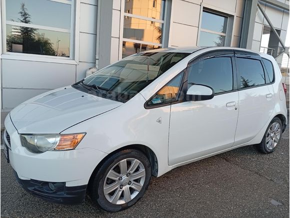 İkinci sahibinden Mitsubishi Colt 1.3 Elegance 2011 Model  177.000 km Beyaz