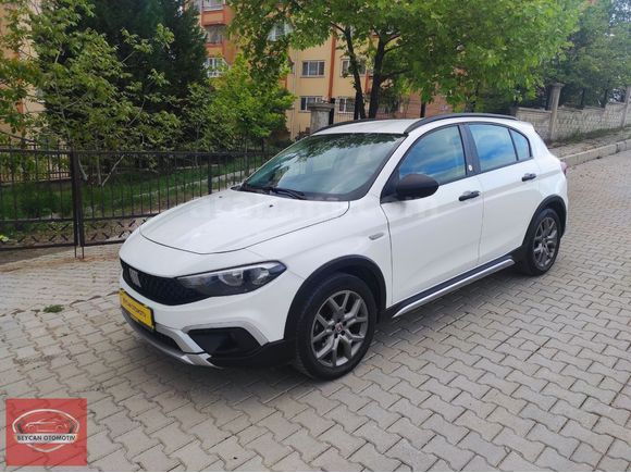 HATASIZ,BOYASIZ*57 BİN KM*2023 FİAT EGEA CROSS 1.4 STREET