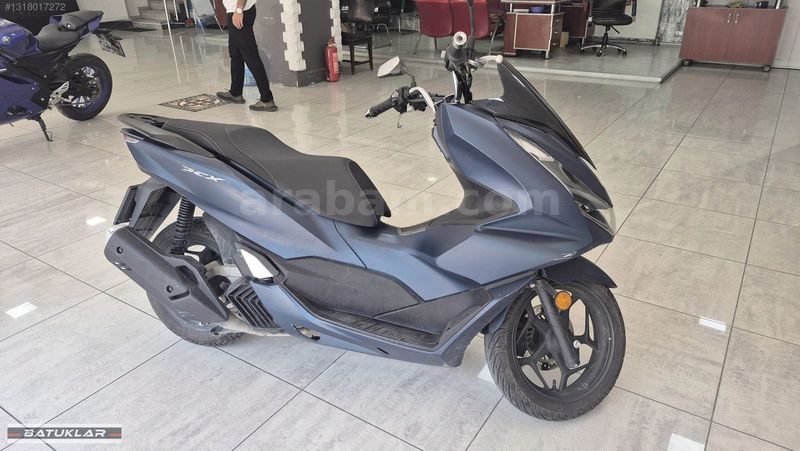 Galeriden Honda PCX125 2024 Model İstanbul 6.001 km Lacivert