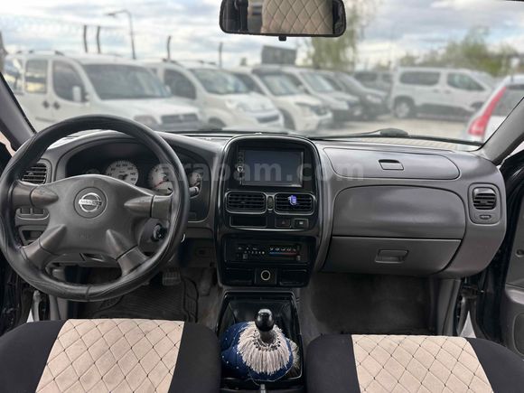 Galeriden Nissan Skystar 4x2 2002 Model Van