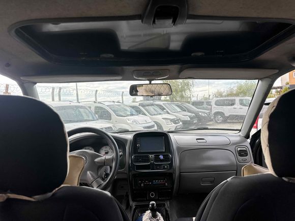 Galeriden Nissan Skystar 4x2 2002 Model Van