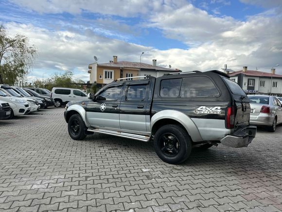 Galeriden Nissan Skystar 4x2 2002 Model Van