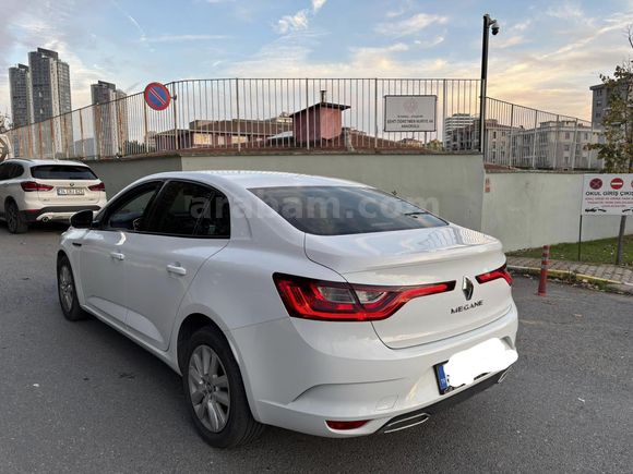 Sahibinden Renault Megane 1.3 TCe Joy 2021 Model  72000 km Beyaz