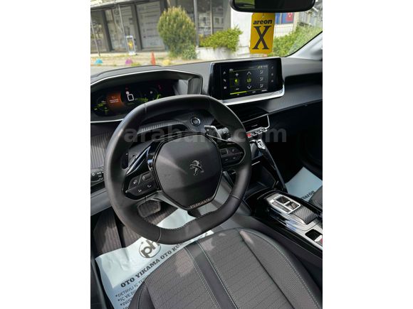 Servis bakımlı . 208 Allure Selection 2023