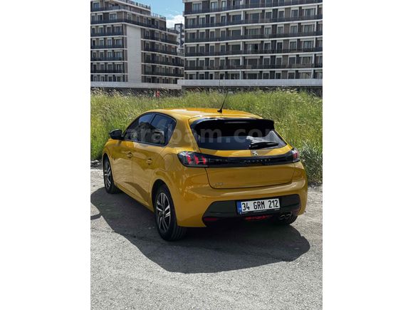 Servis bakımlı . 208 Allure Selection 2023