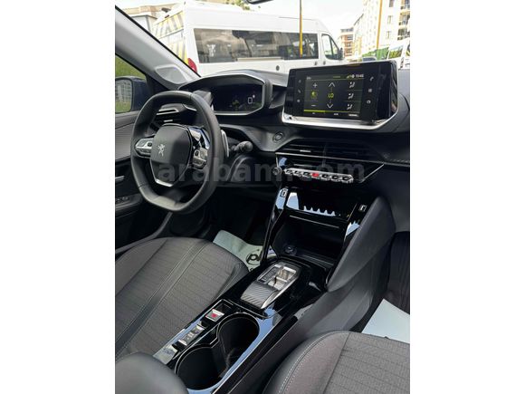 Servis bakımlı . 208 Allure Selection 2023