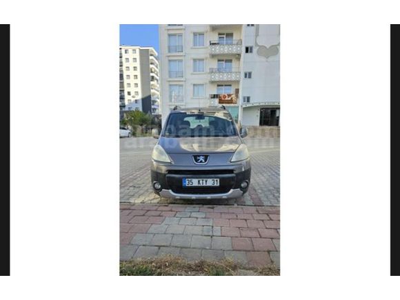 Sahibinden Peugeot Partner 1.6 HDI Adventure 2011 Model  280.000 km Füme