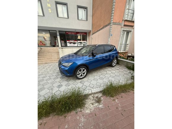 DEFNE OTOMOTİVDEN SATILIK SEAT ARONA FR METALİK MAVİ ÇİFT RENK