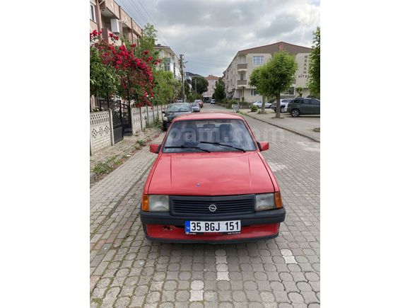 Sahibinden Opel Corsa 1.4 swing 1990 Model  160.000 km Kırmızı