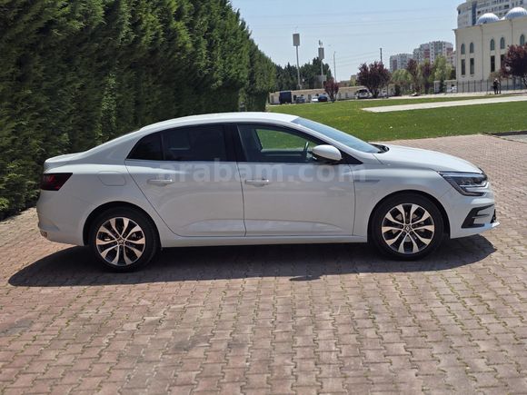 Faturalı 2025 Megane 1.5 Blue DCI Icon 17 KM