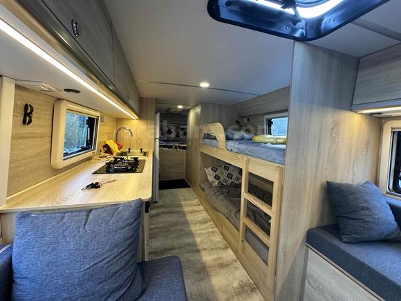 Binek Araç, Tekne yada çekme karavan takasına açık yarım otobüs karavan