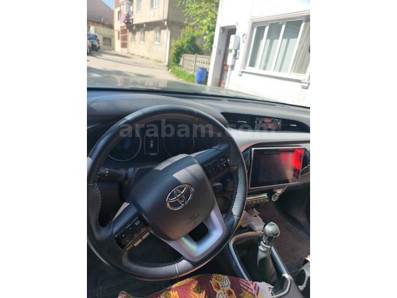 Sahibinden Toyota Hilux 2.4 D-4D 4x2 Adventure 2017 Model