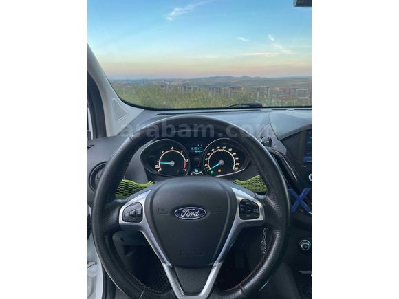 Sahibinden Ford Tourneo Courier 1.5 TDCi Titanium Plus 2022 Model 