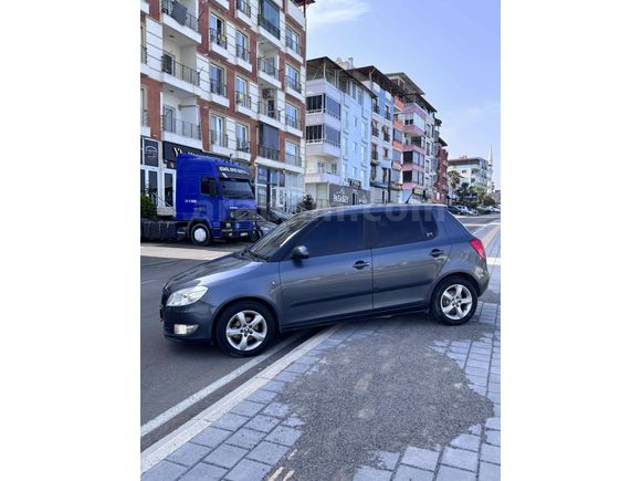 Sahibinden Skoda Fabia 1.2 Ambiente Dynamic 2011 Model  112.000 km Gri