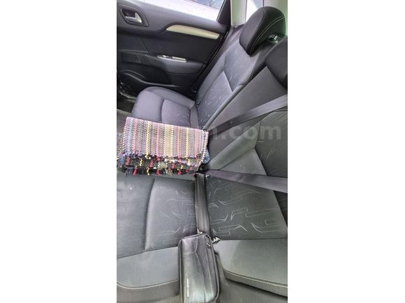 Sahibinden Citroen C4 1.6 e-HDi Confort Plus 2012 Model  253.000 km Beyaz