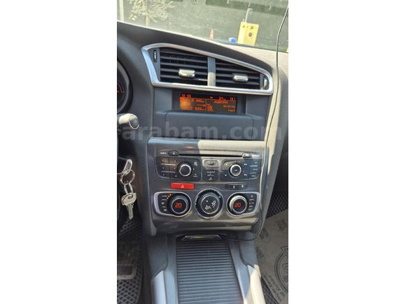 Sahibinden Citroen C4 1.6 e-HDi Confort Plus 2012 Model  253.000 km Beyaz