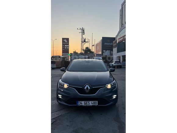 Sahibinden Renault Megane 1.5 Blue DCI Touch 2022 Model  82.000 km lansman renk 
