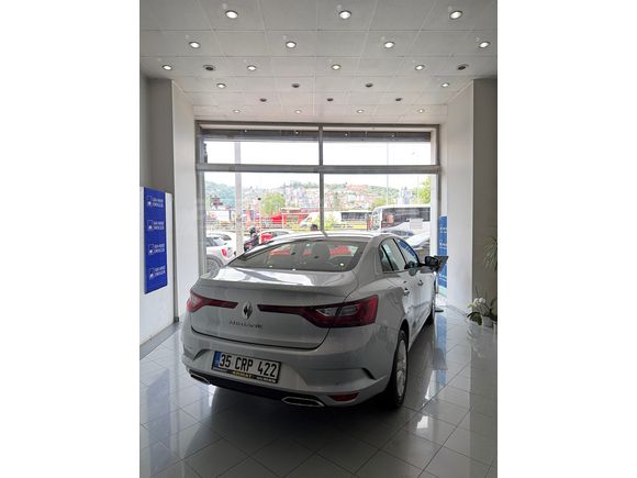  2025 MODEL TEMİZ MEGANE SEDAN