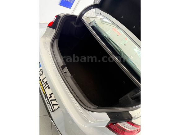  2025 MODEL TEMİZ MEGANE SEDAN