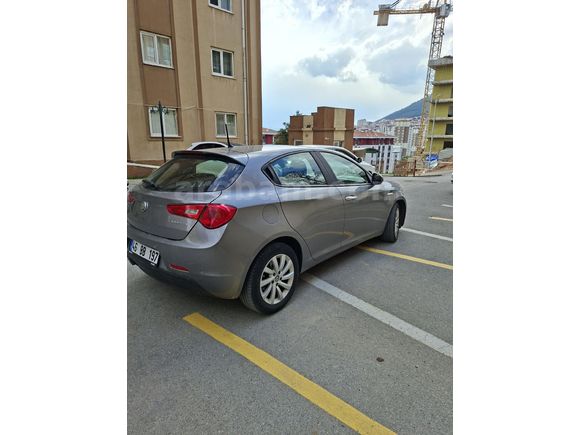 Sahibinden Alfa Romeo Giulietta 1.6 JTDM-2 Super 2017 Model