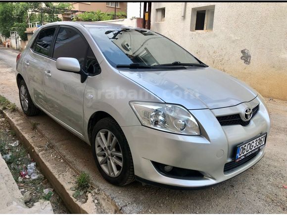Sahibinden 132 beygirlik olan Auris 1.6 Comfort Extra LS ısıtmalı koltuk paketli