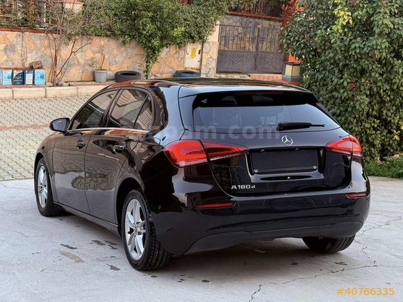 2019 MERCEDES A180d STYLE 7G-DCT