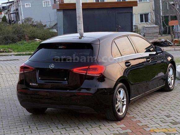 2019 MERCEDES A180d STYLE 7G-DCT