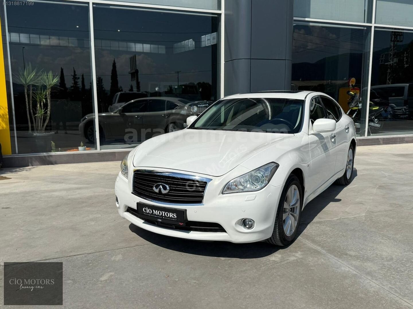 Galeriden Infiniti M M30d 2011 Model İzmir 129.000 km Beyaz 2