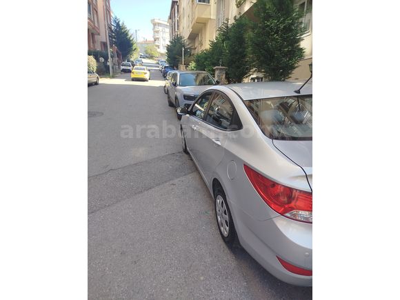 Sahibinden Hyundai Accent - Temiz ve bakımları yeni yapılmıştır.