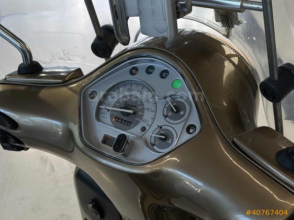 | UNIQ AUTO | 2011 VESPA GTS 250