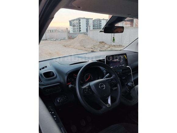 Sahibinden Opel Combo 1.5 CDTI Edition 2022 Model Bursa 110.000 km Beyaz