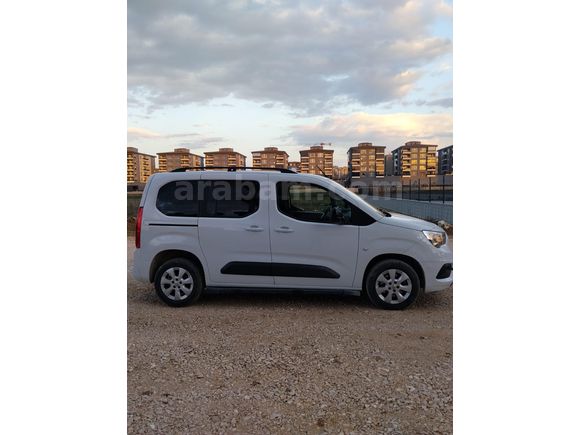 Sahibinden Opel Combo 1.5 CDTI Edition 2022 Model Bursa 110.000 km Beyaz