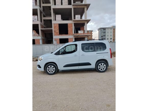 Sahibinden Opel Combo 1.5 CDTI Edition 2022 Model Bursa 110.000 km Beyaz