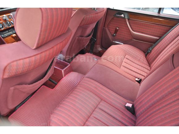 1991 MERCEDES 200 E (senetle taksitlendirme seçeneğimiz vardır)