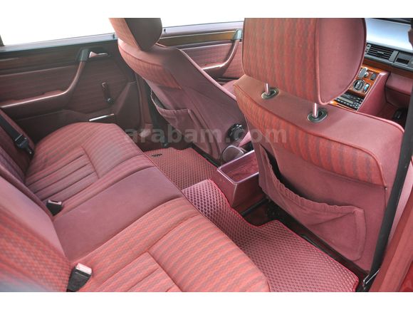 1991 MERCEDES 200 E (senetle taksitlendirme seçeneğimiz vardır)