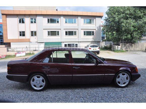 1991 MERCEDES 200 E (senetle taksitlendirme seçeneğimiz vardır)