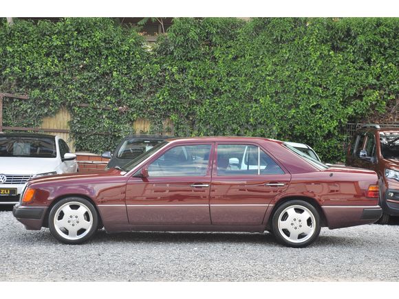 1991 MERCEDES 200 E (senetle taksitlendirme seçeneğimiz vardır)