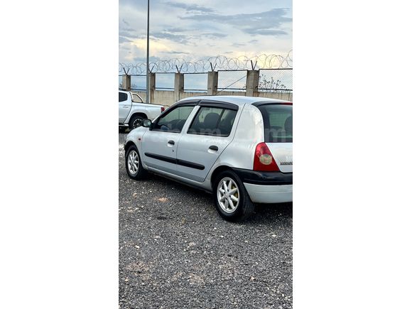 2002 MODEL RENAULT CLIO 2 1.4 16V