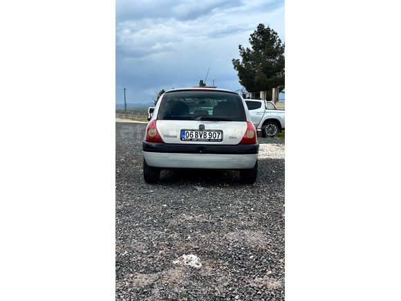 2002 MODEL RENAULT CLIO 2 1.4 16V