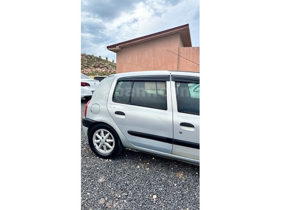 2002 MODEL RENAULT CLIO 2 1.4 16V