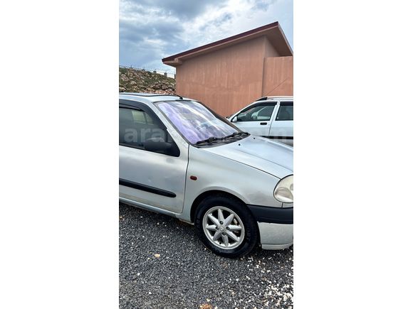 2002 MODEL RENAULT CLIO 2 1.4 16V