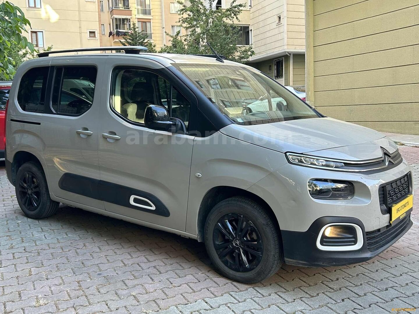 Galeriden Citroen Berlingo 1.5 BlueHDI Shine 2022 Model İstanbul 80.000 km Kahverengi 3