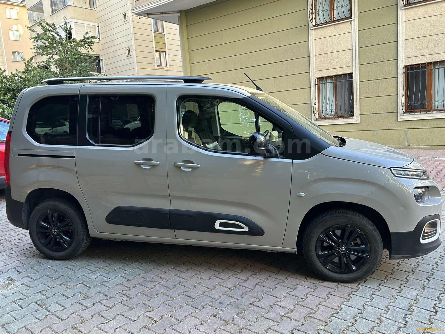 Galeriden Citroen Berlingo 1.5 BlueHDI Shine 2022 Model İstanbul 80.000 km Kahverengi 4