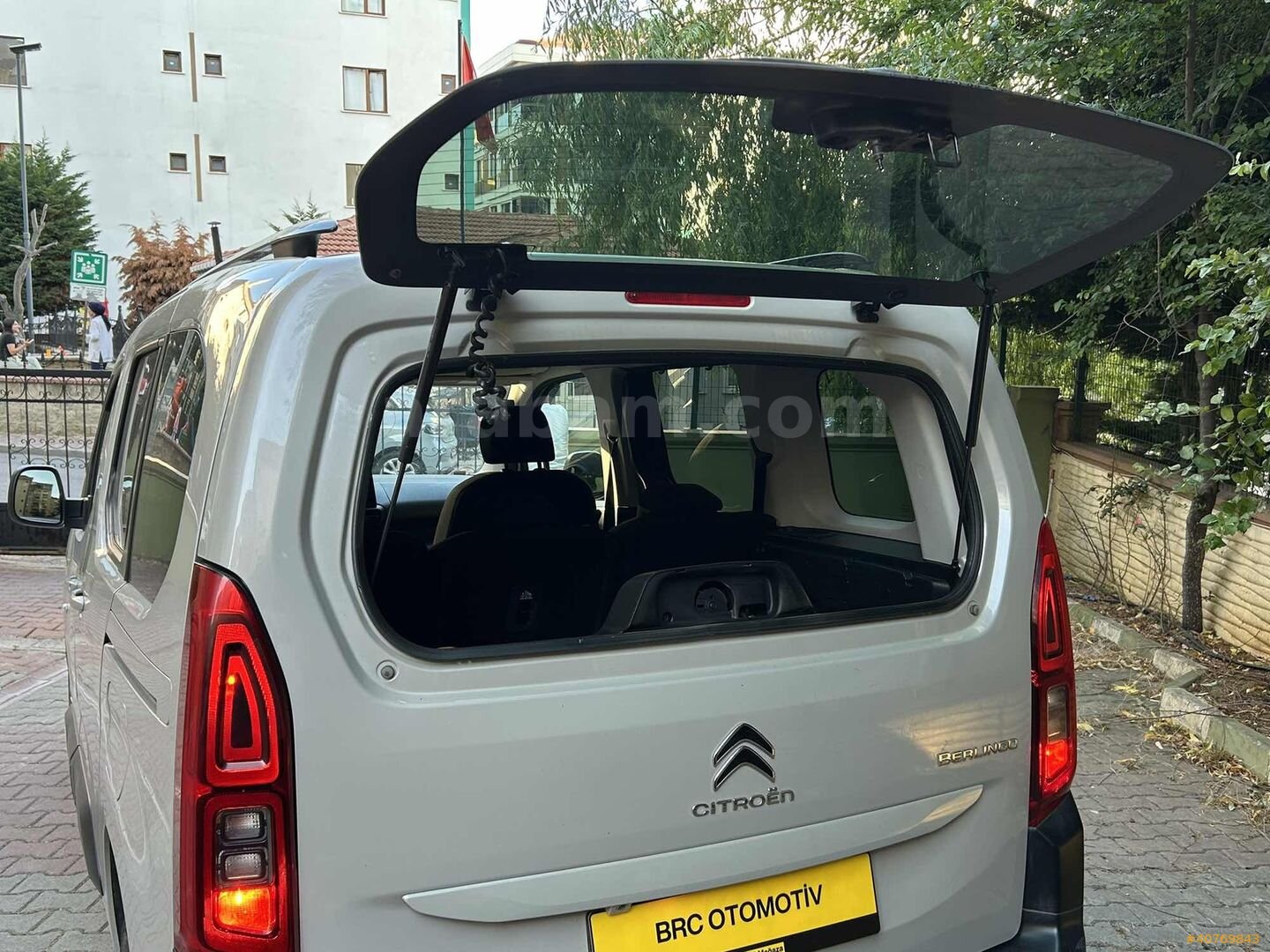Galeriden Citroen Berlingo 1.5 BlueHDI Shine 2022 Model İstanbul 80.000 km Kahverengi 7